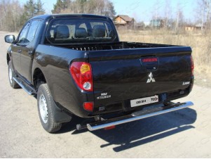 Защита заднего бампера овальная с накладкой 120х60 мм  для Mitsubishi L200 № MITL20014-09